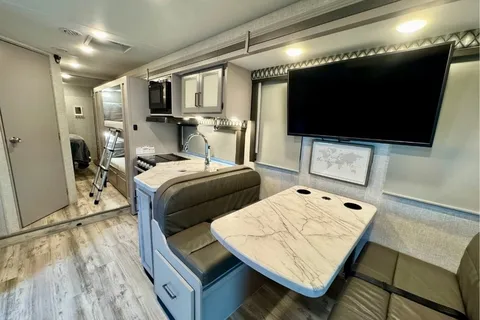 Luxury Family - Style Bunkhouse Sleeps 10 Solar Wi-fi 2 A/C + More