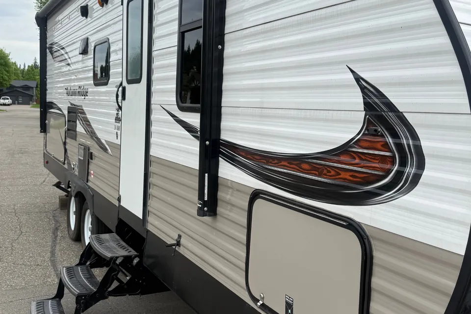 Ryan's Starcraft Autumn ridge 24BHU Travel Trailer