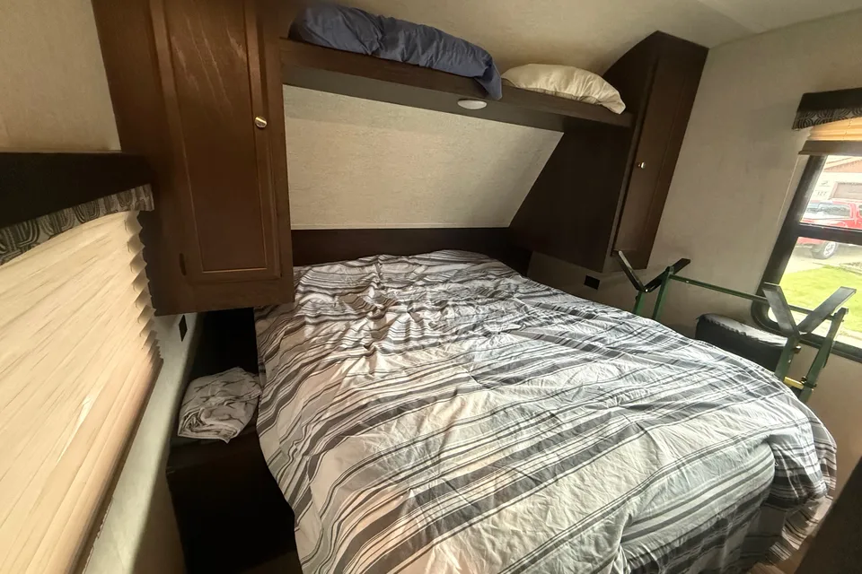 Ryan's Starcraft Autumn ridge 24BHU Travel Trailer