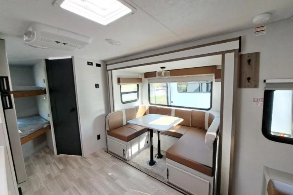 Perfect for families! 2024 Forest River Vibe 18' Trailer