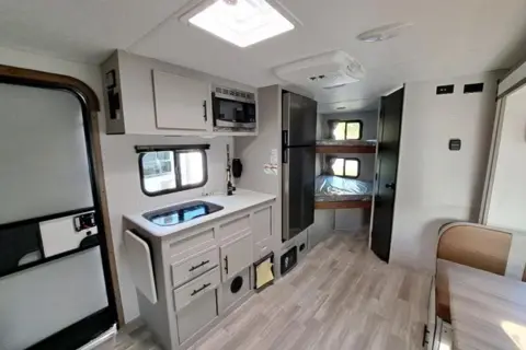 Perfect for families! 2024 Forest River Vibe 18' Trailer