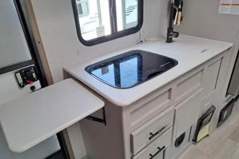 Perfect for families! 2024 Forest River Vibe 18' Trailer