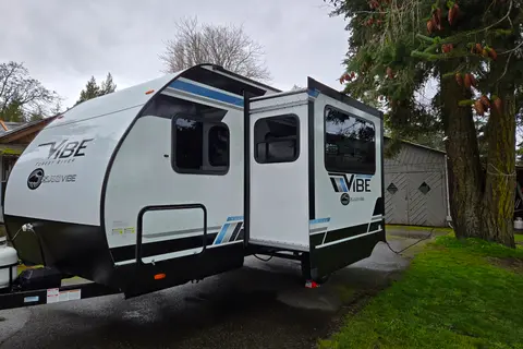 Perfect for families! 2024 Forest River Vibe 18' Trailer