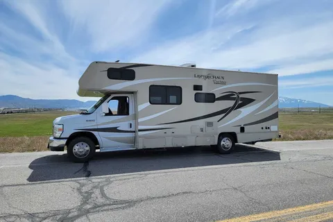 Alan's Coachmen Leprechaun Class C