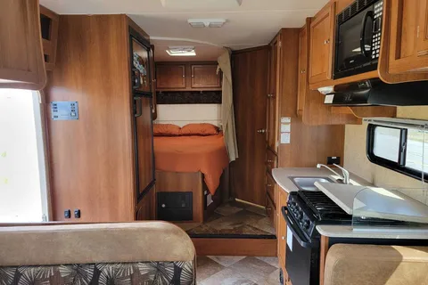 Alan's Coachmen Leprechaun Class C