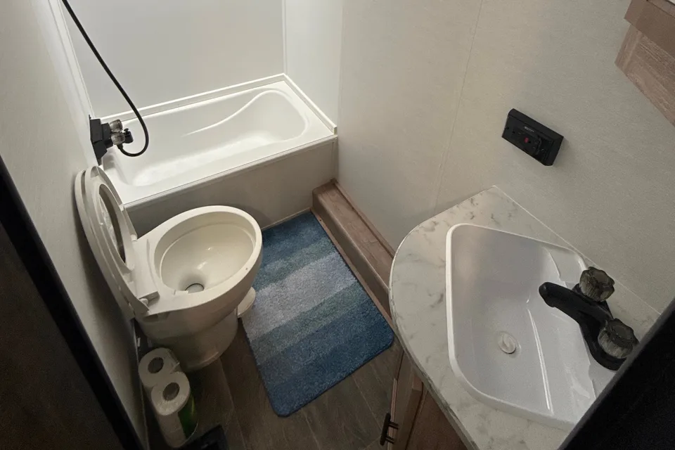 Wayne's Grand River 26DB Travel Trailer