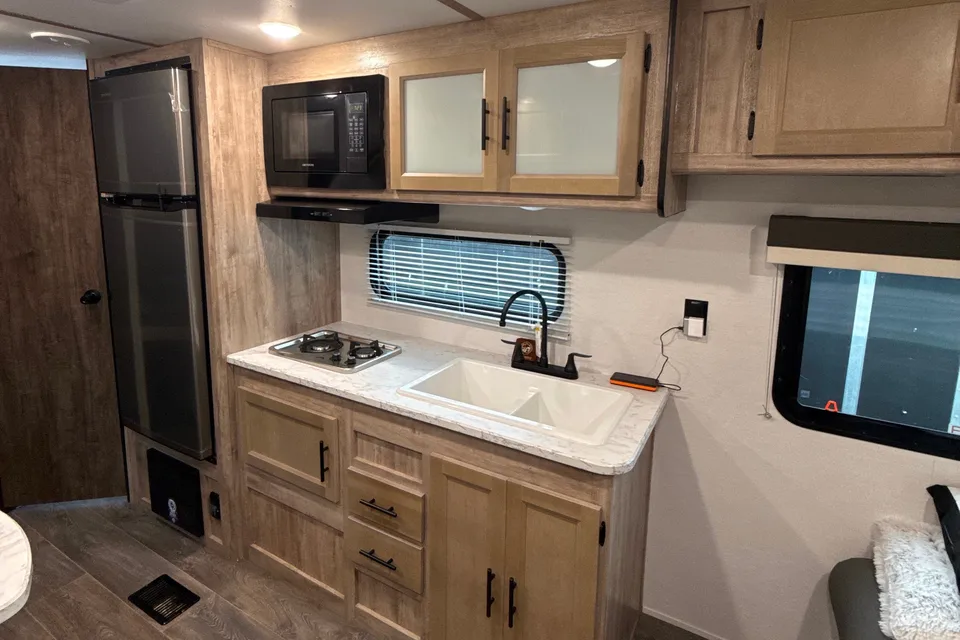 Wayne's Grand River 26DB Travel Trailer