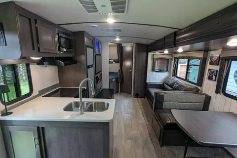 Melissa's Crossroads Sunset Super Lite 26bhs Travel Trailer