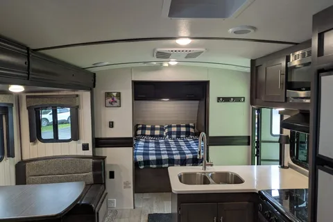 Melissa's Crossroads Sunset Super Lite 26bhs Travel Trailer