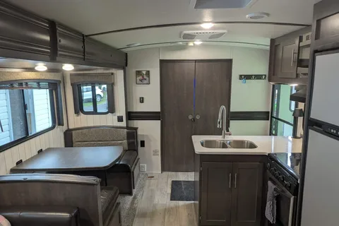 Melissa's Crossroads Sunset Super Lite 26bhs Travel Trailer