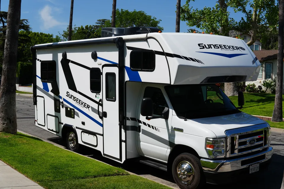 NEW 2025 Sunseeker 25ft | Roadtrip Escape