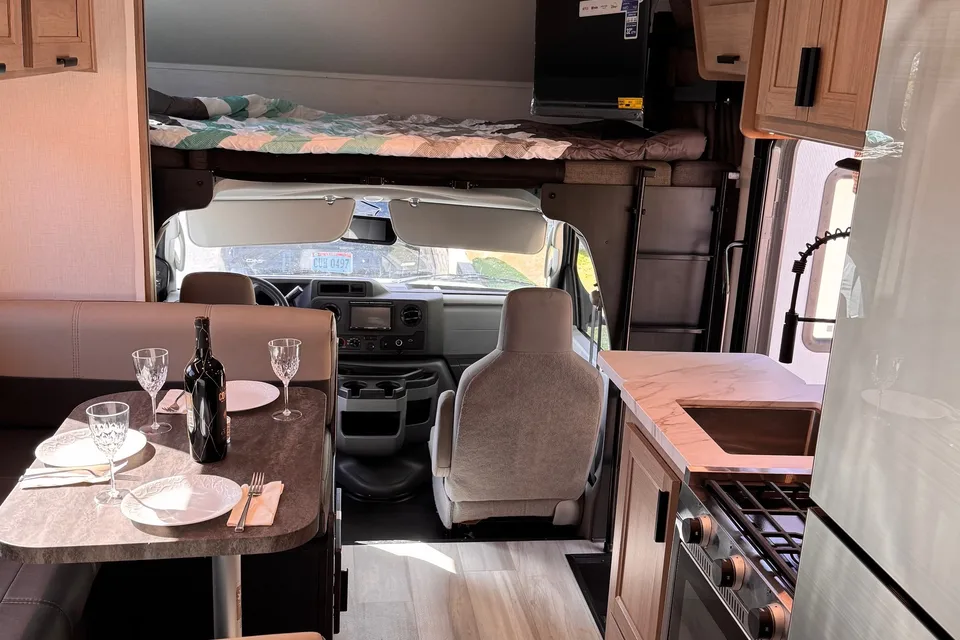 NEW 2025 Sunseeker 25ft | Roadtrip Escape