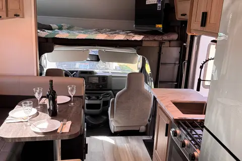 NEW 2025 Sunseeker 25ft | Roadtrip Escape