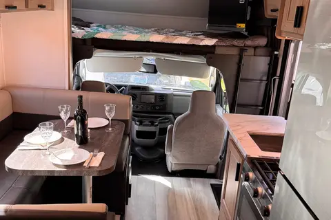 NEW 2025 Sunseeker 25ft | Roadtrip Escape