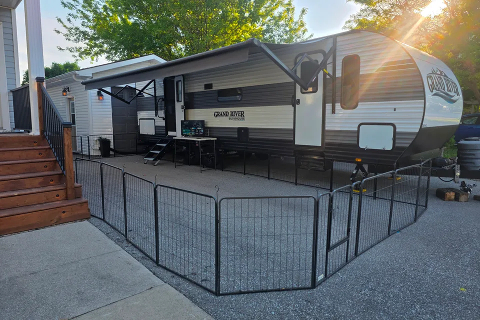 Rick's Grand River 29ft pet friendly extravaganza🥰