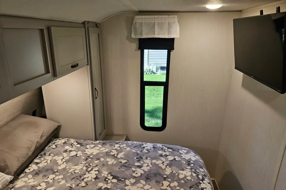 Paul's Forest River Vibe 25RK Travel Trailer (29ft)