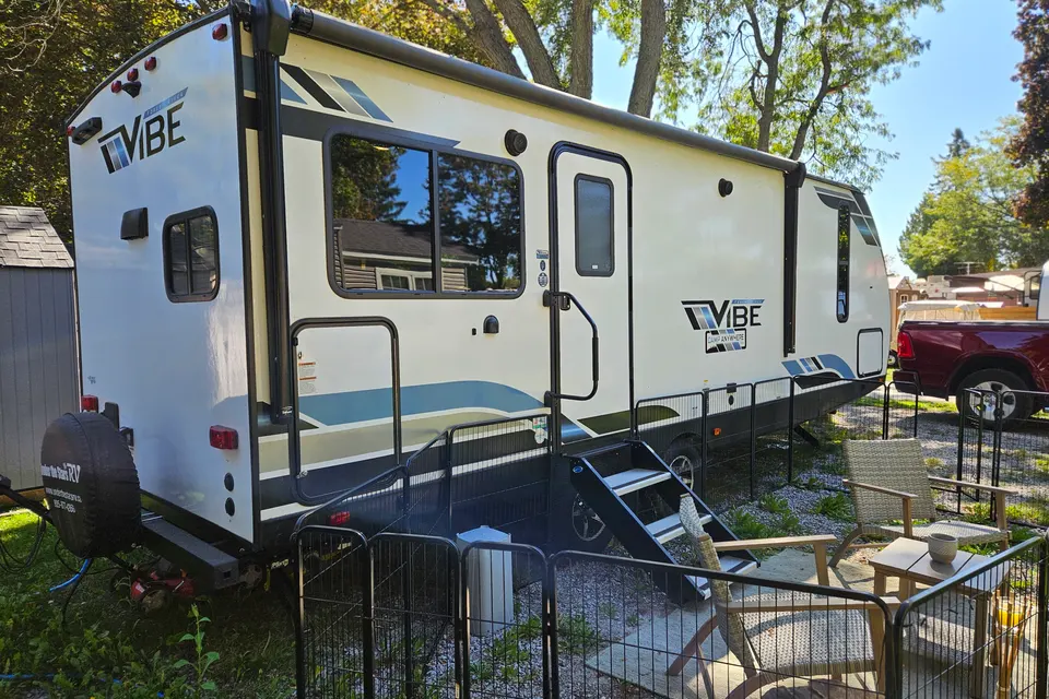 Paul's Forest River Vibe 25RK Travel Trailer (29ft)