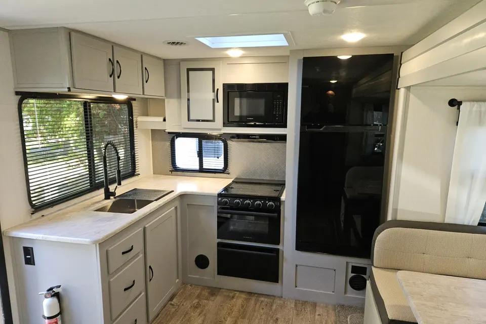 Paul's Forest River Vibe 25RK Travel Trailer (29ft)