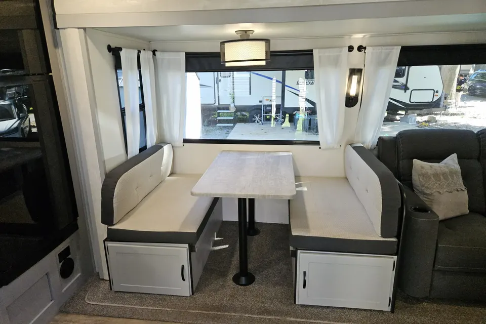 Paul's Forest River Vibe 25RK Travel Trailer (29ft)