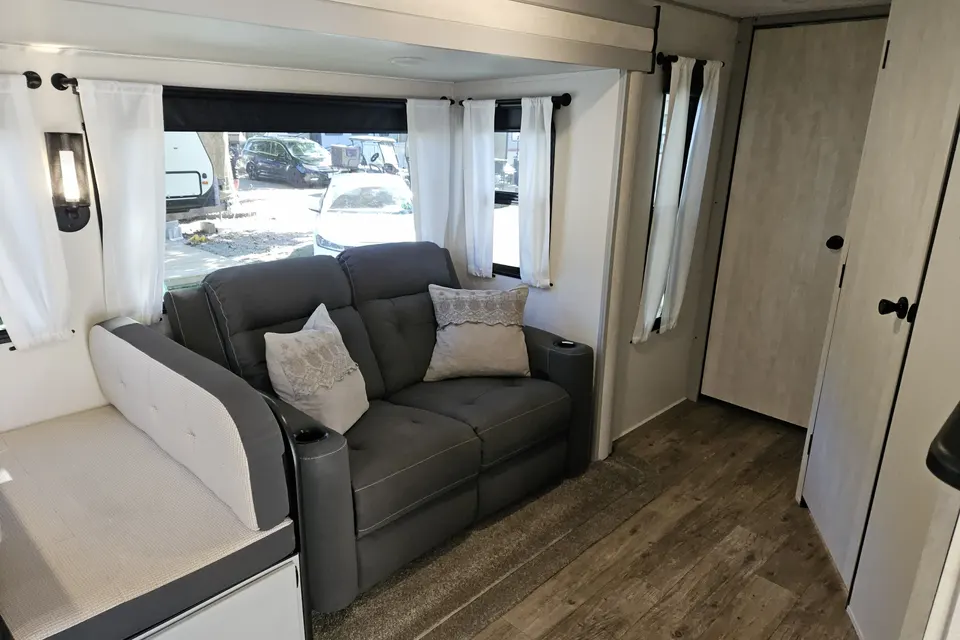 Paul's Forest River Vibe 25RK Travel Trailer (29ft)
