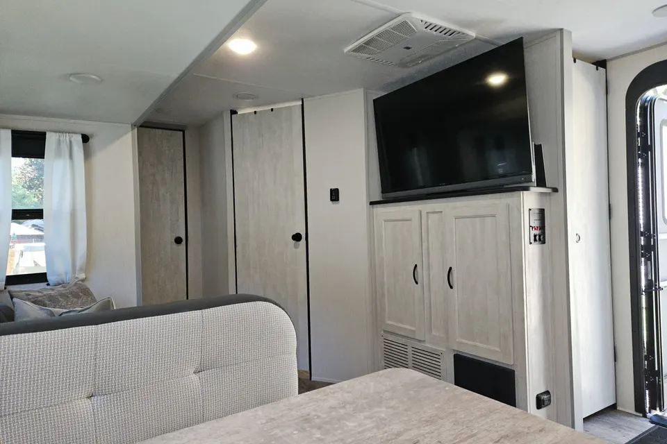 Paul's Forest River Vibe 25RK Travel Trailer (29ft)
