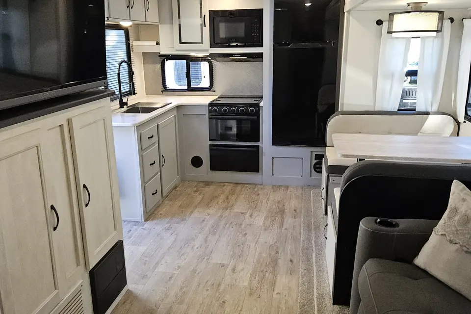 Paul's Forest River Vibe 25RK Travel Trailer (29ft)