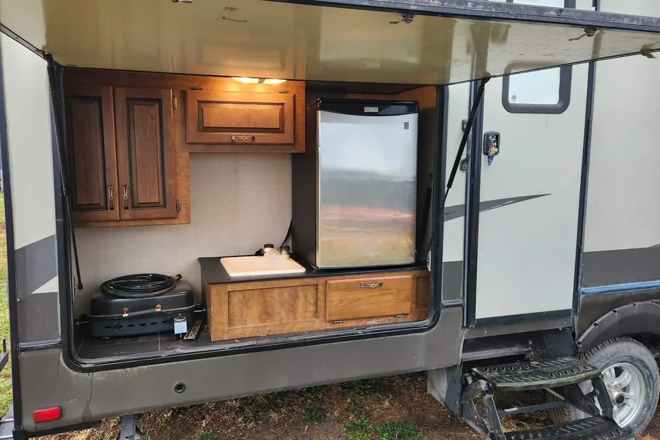 Crossroads Rezerve Travel Trailer