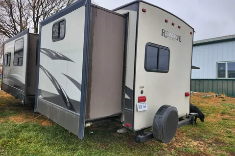 Crossroads Rezerve Travel Trailer