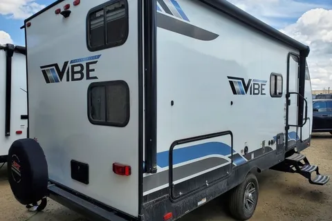 **Full size SUV & 1/2 ton towable** Rustic Royalty Vibe Family Trailer*ASK about August discounts *