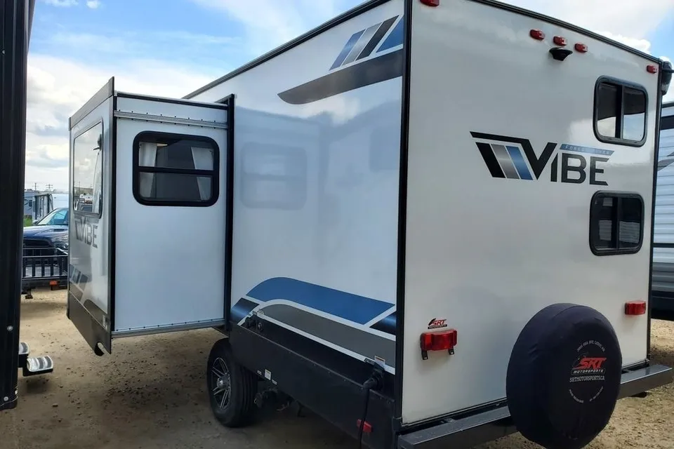 **Full size SUV & 1/2 ton towable** Rustic Royalty Vibe Family Trailer*ASK about August discounts *