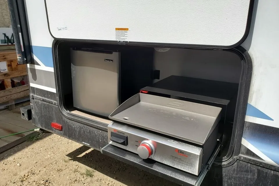 **Full size SUV & 1/2 ton towable** Rustic Royalty Vibe Family Trailer*ASK about August discounts *