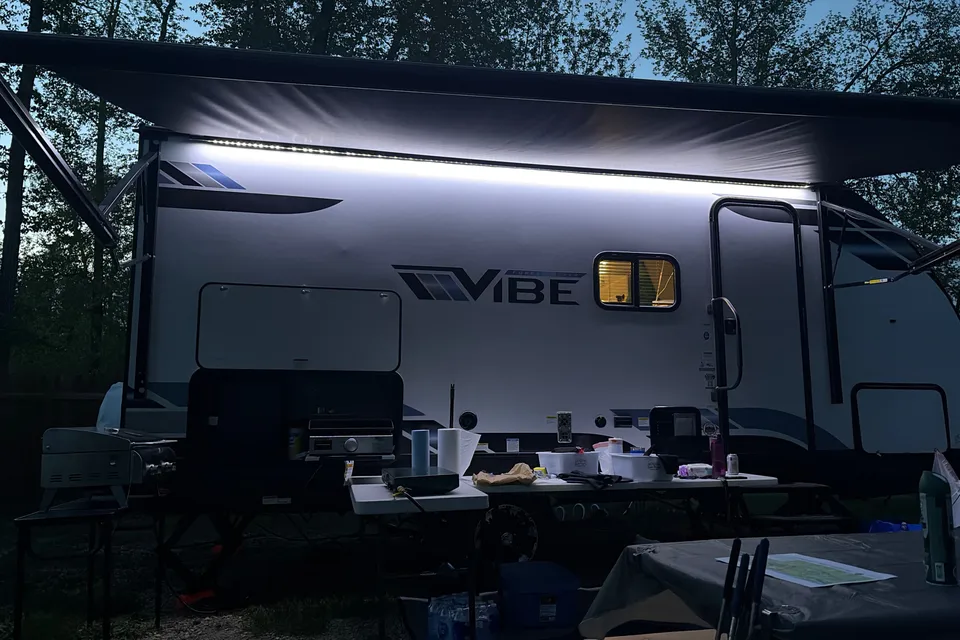 **Full size SUV & 1/2 ton towable** Rustic Royalty Vibe Family Trailer*ASK about August discounts *