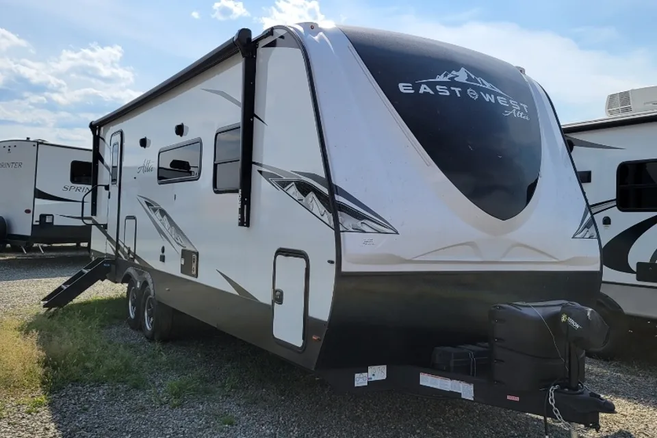 glamping in the 30ft east to west Alta!