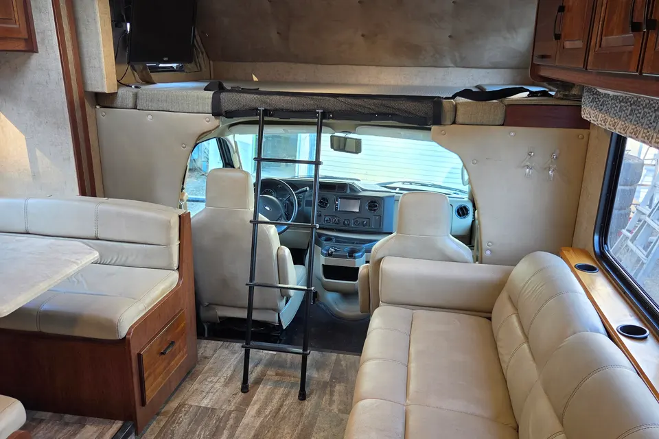 Guru's Forest River 3050S Class C