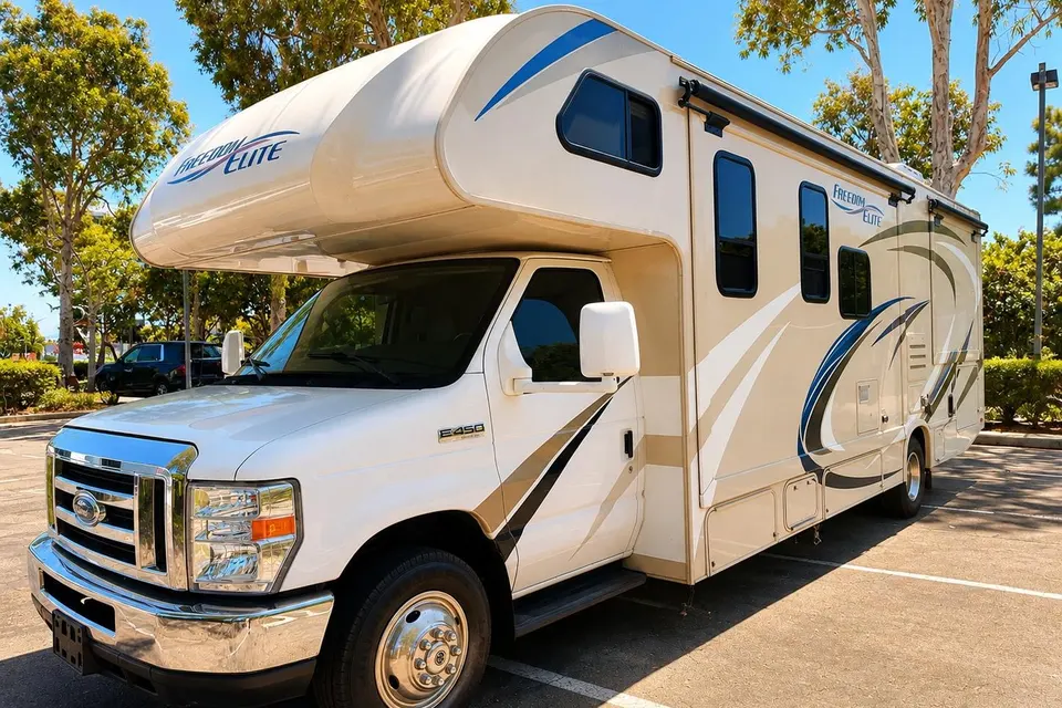 2018 Thor Motor Coach Freedom Elite 29FE Class C with STANDARD DL