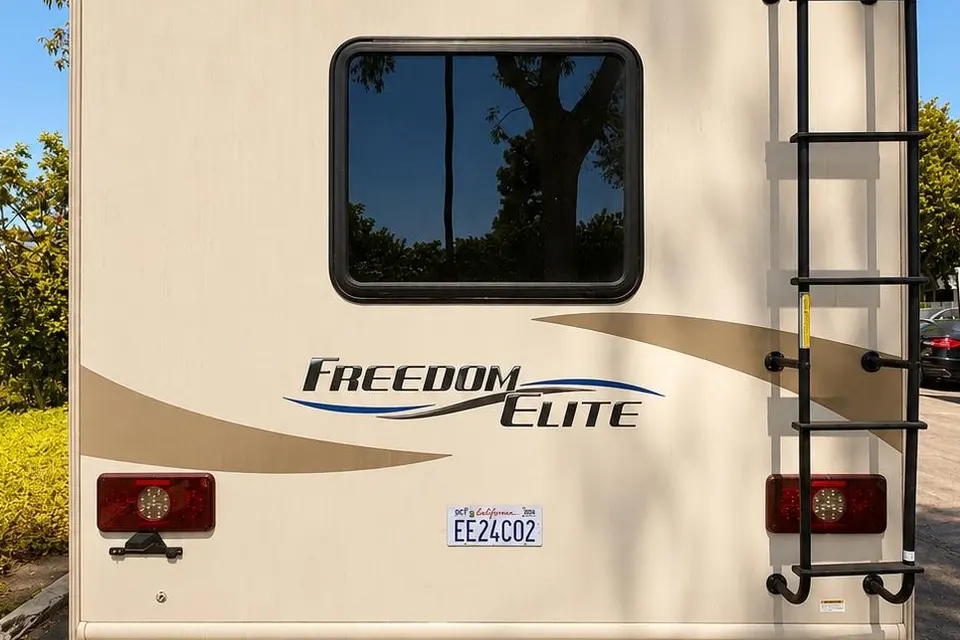 2018 Thor Motor Coach Freedom Elite 29FE Class C with STANDARD DL