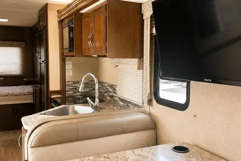 2018 Thor Motor Coach Freedom Elite 29FE Class C with STANDARD DL