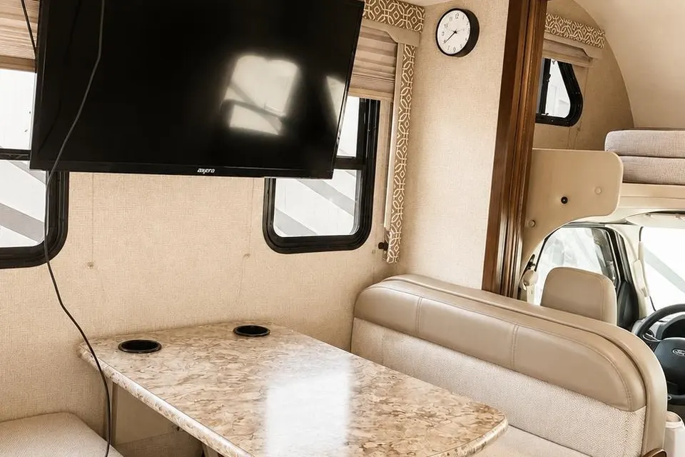 2018 Thor Motor Coach Freedom Elite 29FE Class C with STANDARD DL