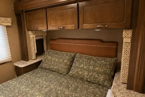 2018 Thor Motor Coach Freedom Elite 29FE Class C with STANDARD DL