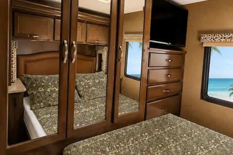 2018 Thor Motor Coach Freedom Elite 29FE Class C with STANDARD DL