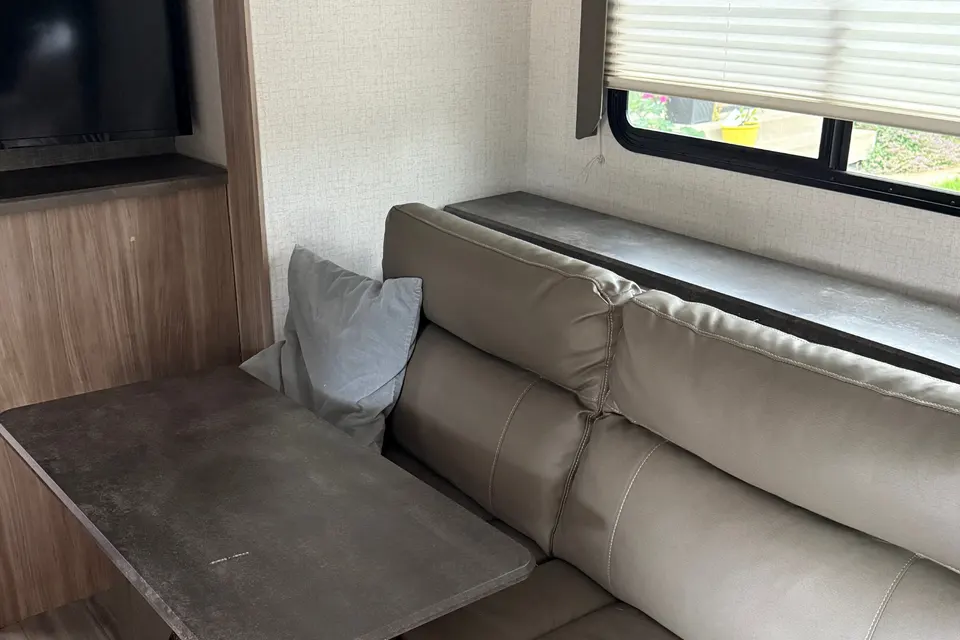 Patricia's Winnebago Micro Minnie flx Travel Trailer