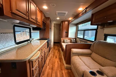 Luxury 2015 Jayco RV - Sleep 6 - Family Road Trip!