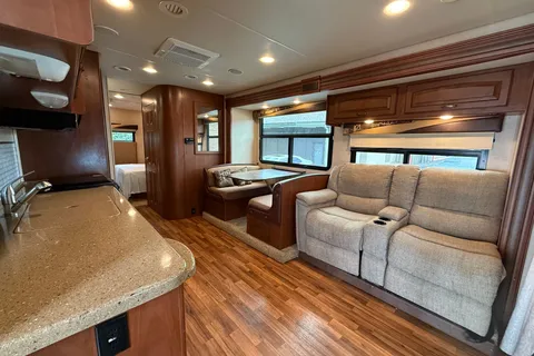 Luxury 2015 Jayco RV - Sleep 6 - Family Road Trip!
