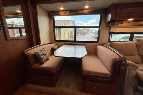 Luxury 2015 Jayco RV - Sleep 6 - Family Road Trip!