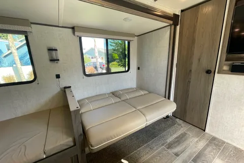 2021 Gulf Stream RV Ameri-Lite 268BH - Bunkhouse & 50 Gallon water tank