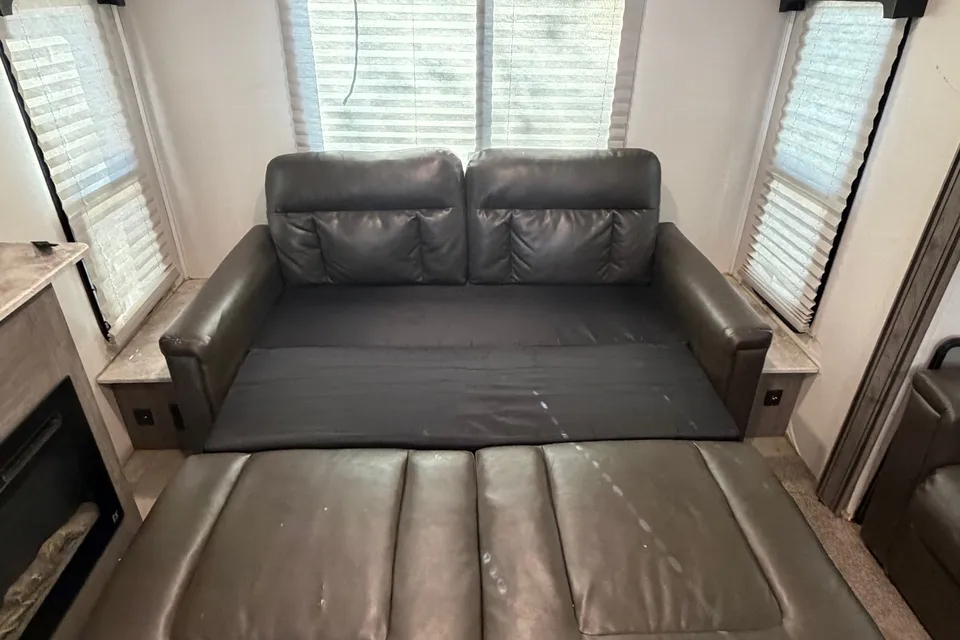 Coachmen Apex Ultra-Lite 293RLDS Travel Trailer