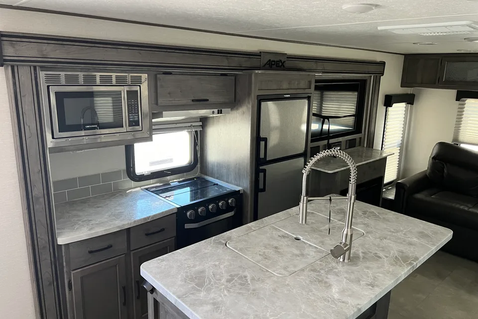 Coachmen Apex Ultra-Lite 293RLDS Travel Trailer