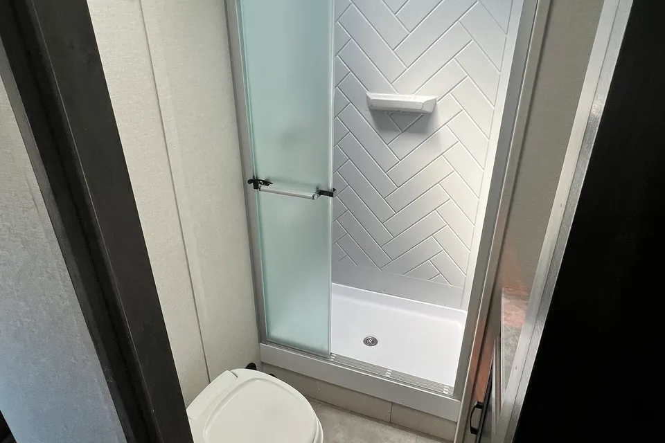 Coachmen Apex Ultra-Lite 293RLDS Travel Trailer
