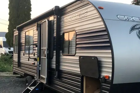 Easy Camping | 25' Grey Wolf