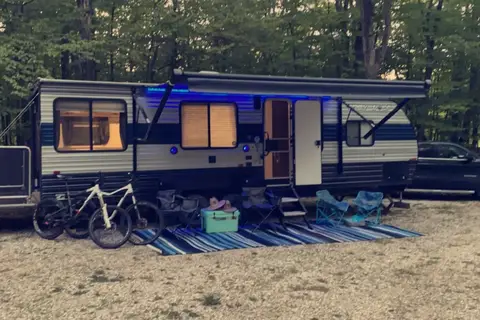 Easy Camping | 25' Grey Wolf